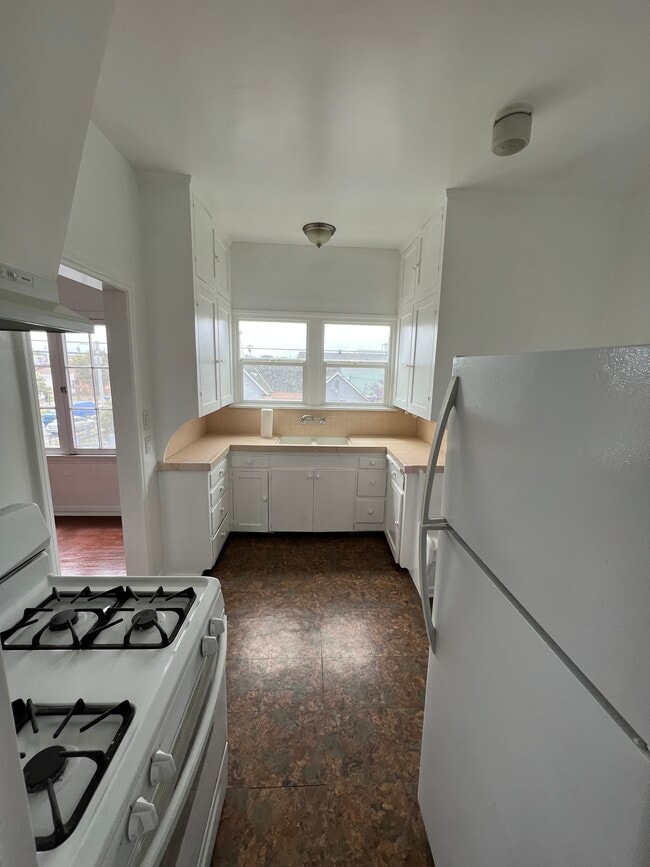 Building Photo - 1149 W 85th St