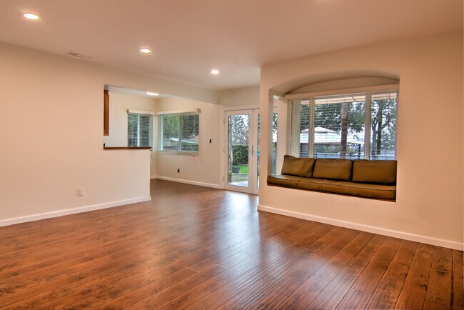 Building Photo - 3850 Canfield Rd