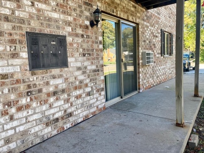 Building Photo - 225 Ft Howard Ave