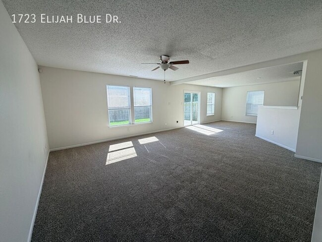 Foto del edificio - 1723 Elijah Blue Dr