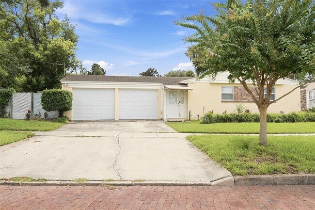 Foto del edificio - 1228 Spring Lake Dr