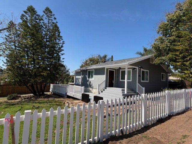 Foto del edificio - 1743 La Cresta Blvd