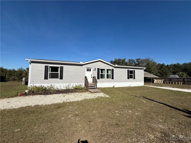 Foto del edificio - 5469 W Grovepark Rd