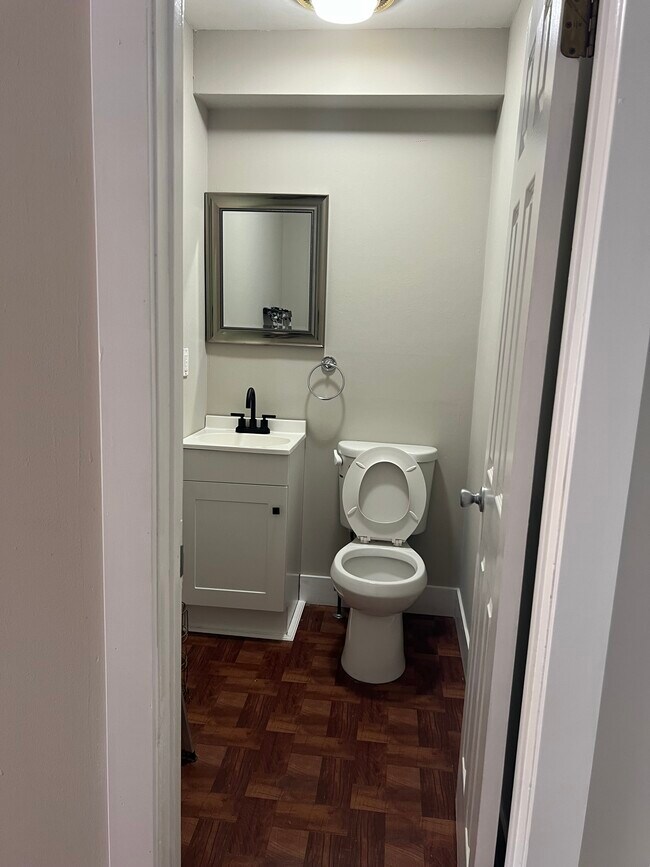 Half Bathroom - 1746 Pine Tree St S