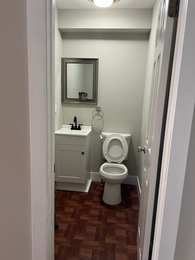 Medio baño - 1746 Pine Tree St S