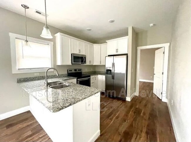 Building Photo - 30 Cedar St