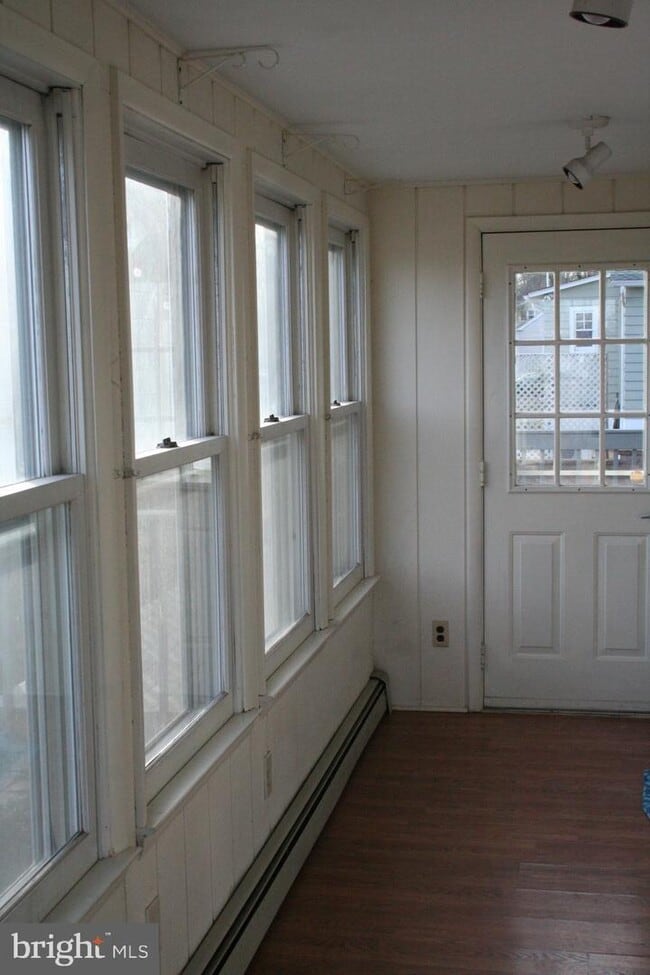 Building Photo - 144 W Franklin Ave