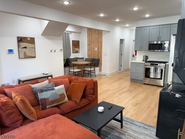 Building Photo - 492 S 20th St