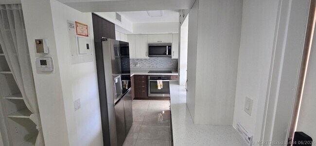 Foto del edificio - 3300 N Palm Aire Dr