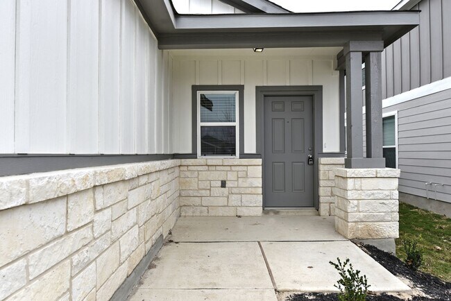 Building Photo - Gorgeous one story home  |  3 bedrooms  |  2 bathrooms  |  Covered Patio  |  2 car garage  |  Dav...