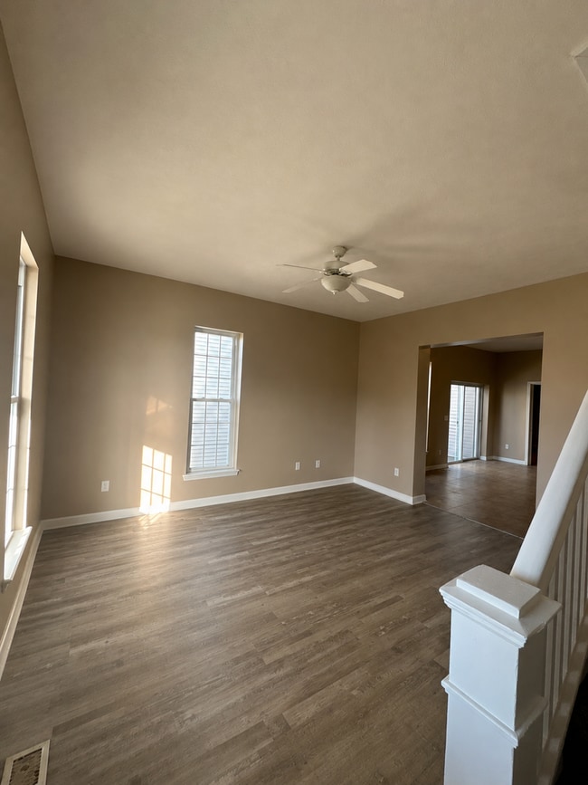 Building Photo - Large 3 Bedroom Townhome Available For Short-Term Lease! Brand New Flooring and Paint!