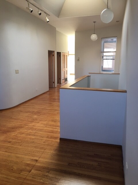 Entry/dining - 949 W Webster Ave