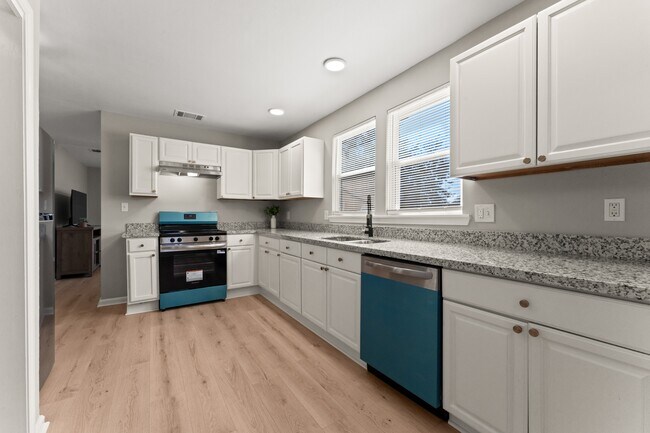 Foto del edificio - 2245 Bayou Rd