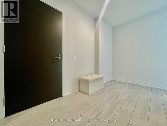 Building Photo - 39 Mary St