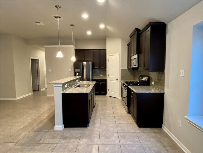 Foto del edificio - 7208 Longford Trail