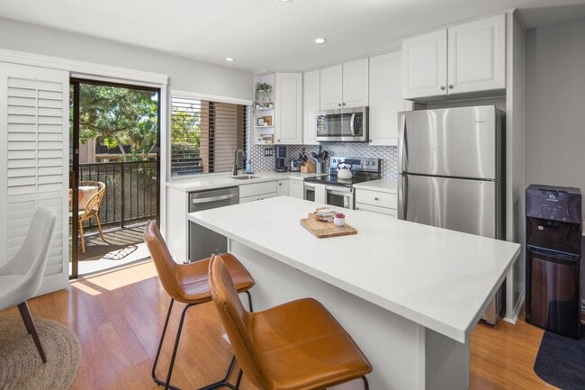 Building Photo - 7858 Cowles Mountain Ct