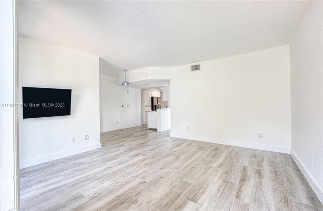 Foto del edificio - 735 SW 148th Ave