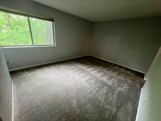Building Photo - Charming 2bd  1.5ba home in South KC