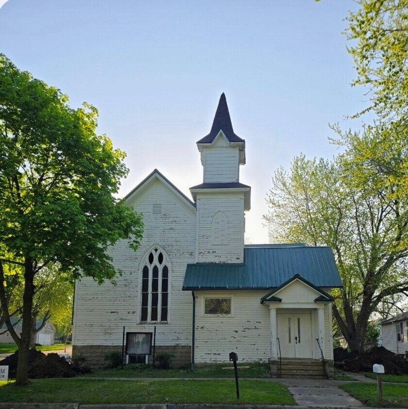 Primary Photo - 223 N Main St