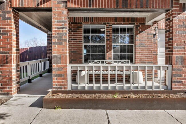 Foto del edificio - 6117 Los Cielos Blvd