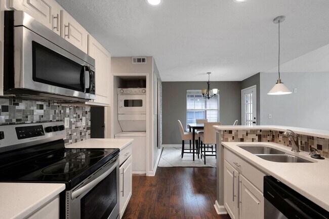 Foto del edificio - Charming 2BR Condo in Alpharetta