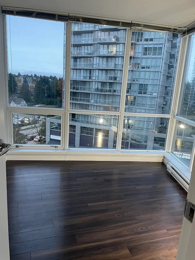 Building Photo - 13618 100 Av