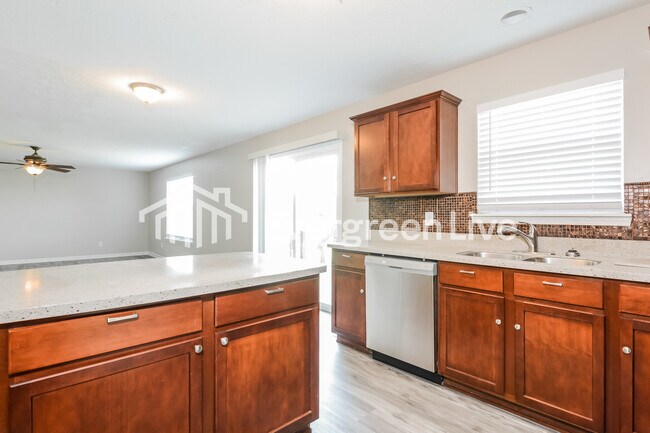 Foto del edificio - 1120 Sedgehill Ln