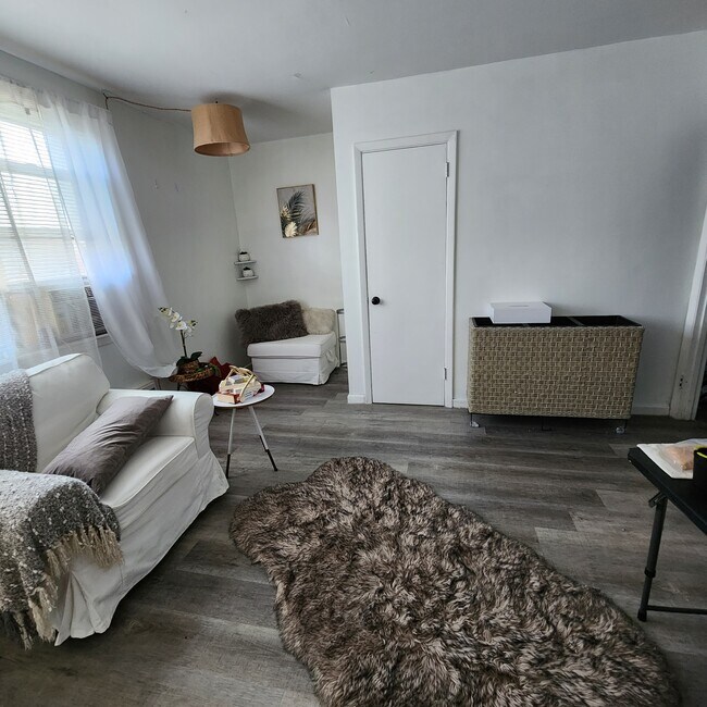 Foto del edificio - 3117 Gilham St
