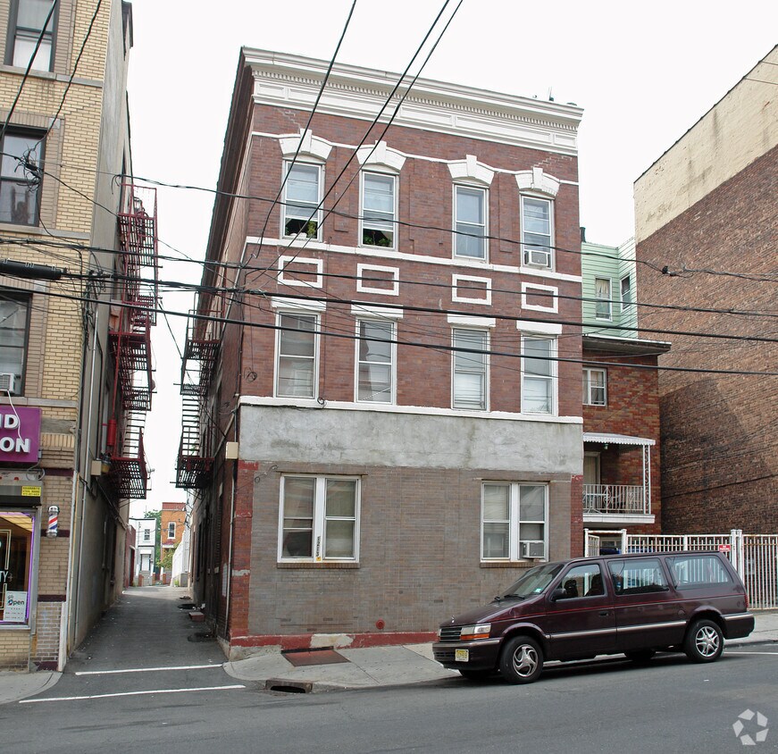 Primary Photo - 1213 Bergenline Ave