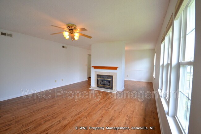 Building Photo - 4702 Breakers Ln