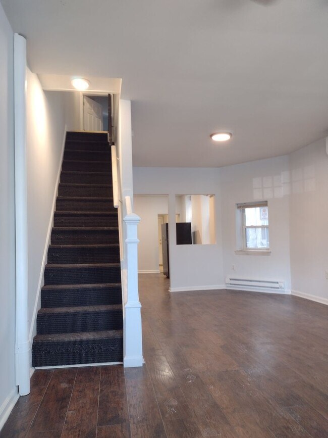 Foto del edificio - Renovated 3bd/ 1bth home in Northeast Philly!