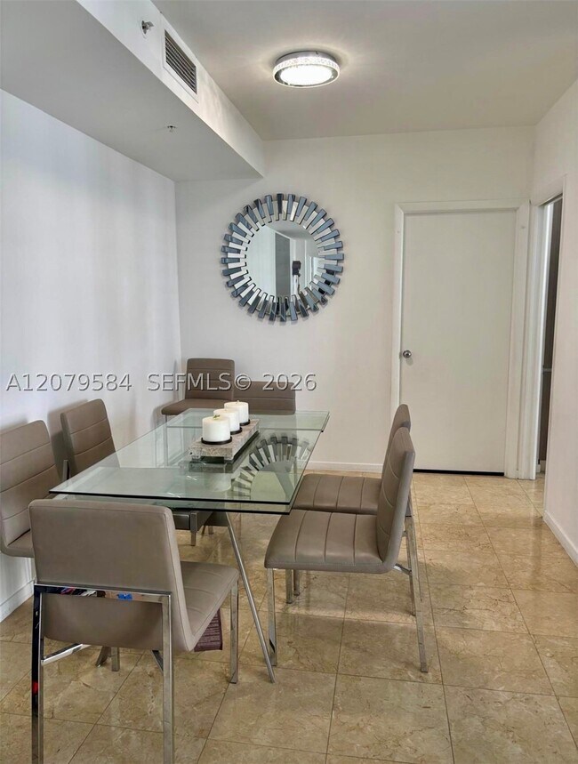Foto del edificio - 801 Brickell Key Blvd
