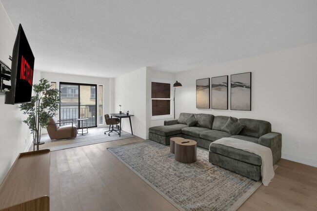 Photo du bâtiment - 626 Adelaide St W