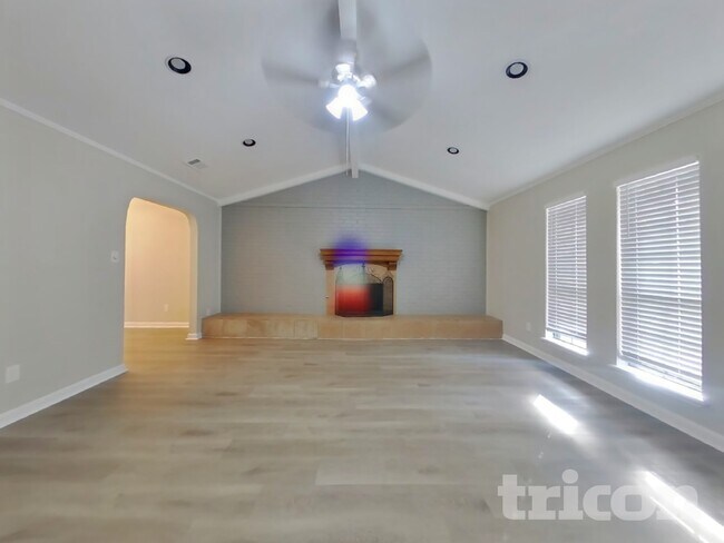 Foto del edificio - 1921 Big Sky Dr