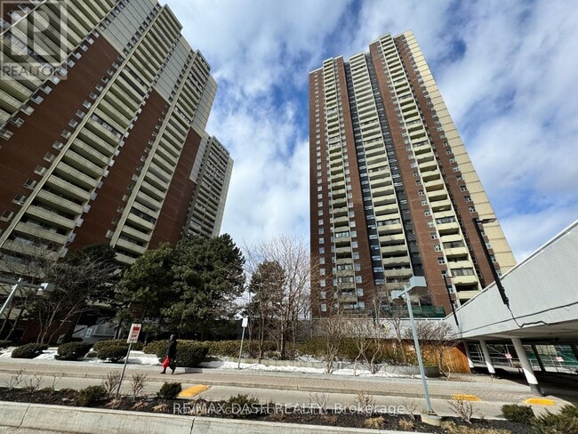 Building Photo - 1 Massey Square