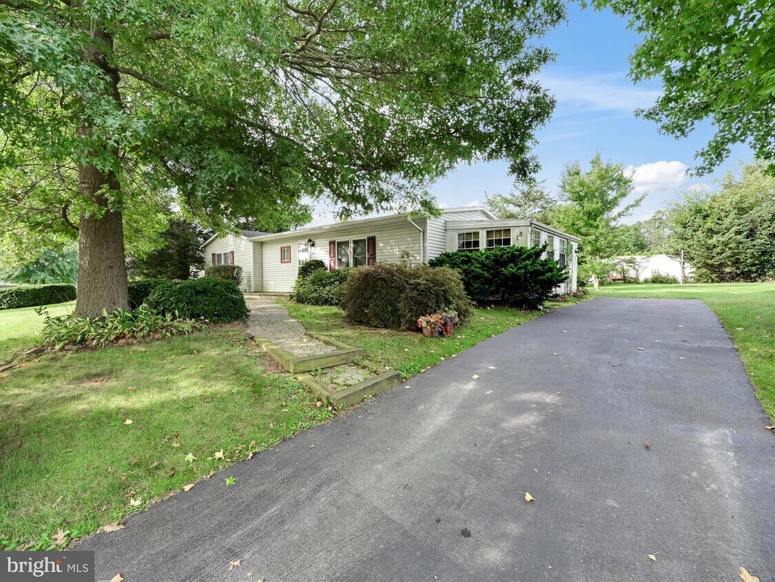 15 Bill Dr, Denver, PA 17517 House Rental in Denver, PA