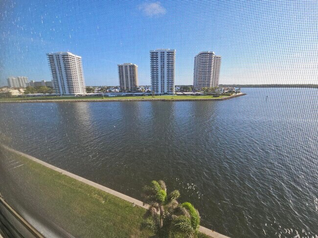 Building Photo - 44 Yacht Club Dr