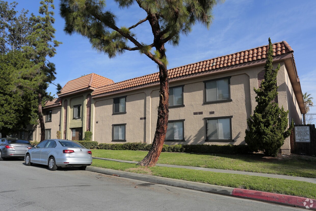 Foto principal - 14509 Rosecrans Ave