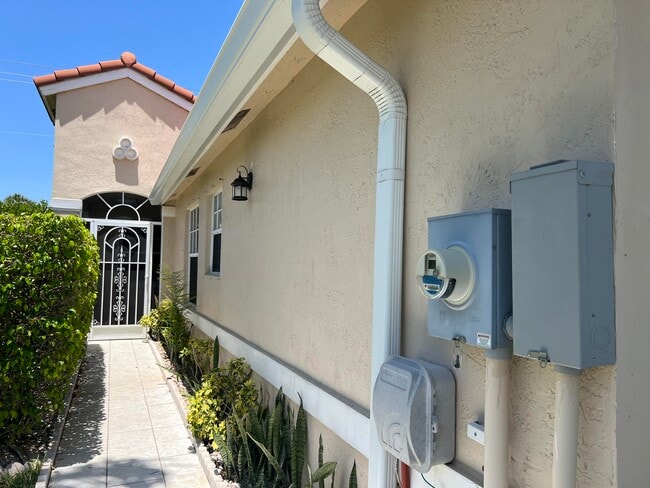 Building Photo - 7565 Edisto Dr