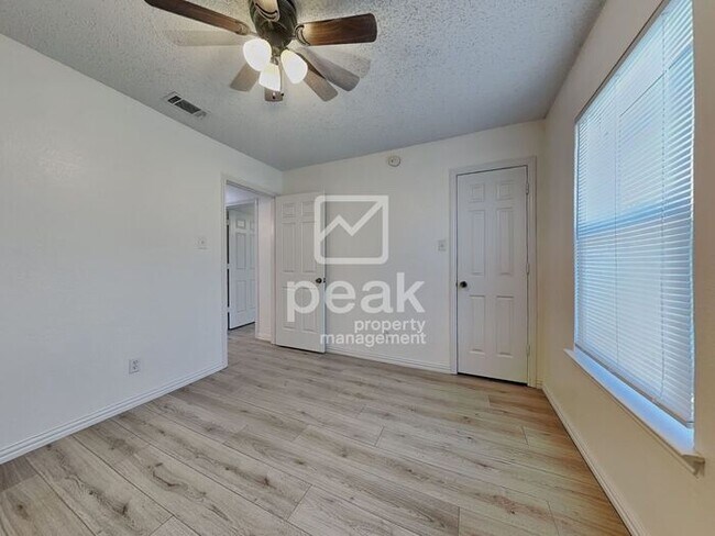 Building Photo - $2249! 3 Bed2 Bath in Watauga! COMING SOON! All appliances INCLUDED!