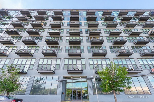 Building Photo - 1224 W Van Buren St