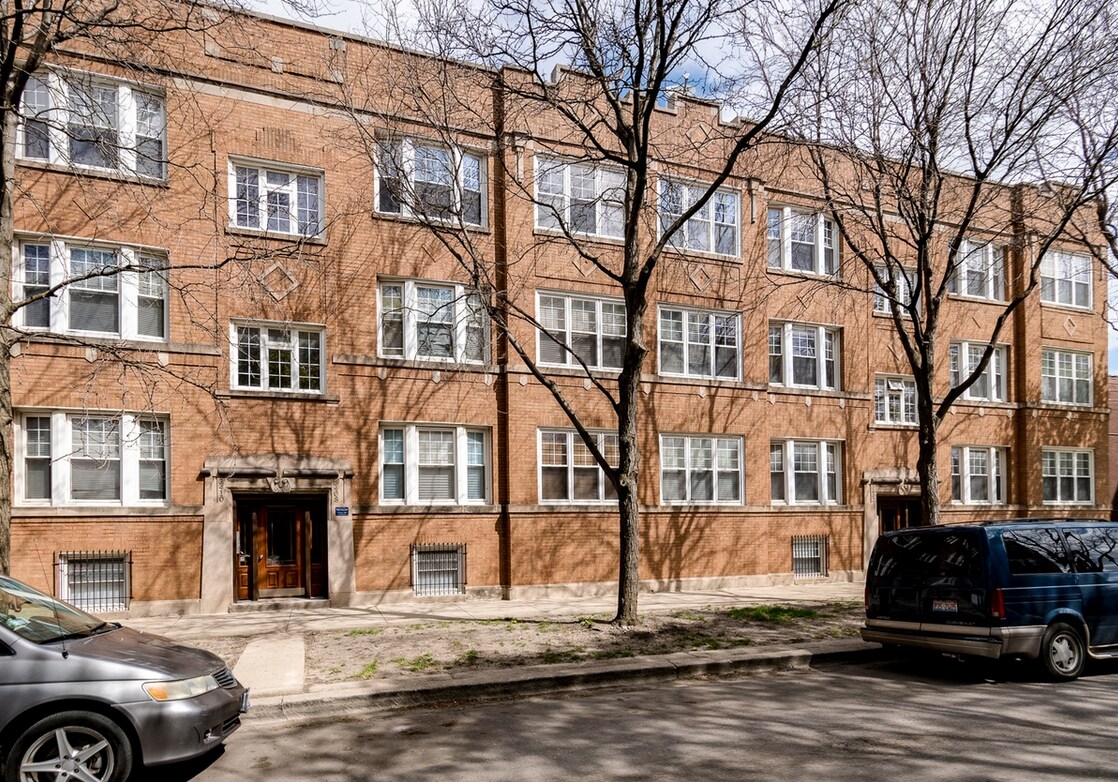 Middle top unit, seen thru the treetop - 3408 W Sunnyside Ave