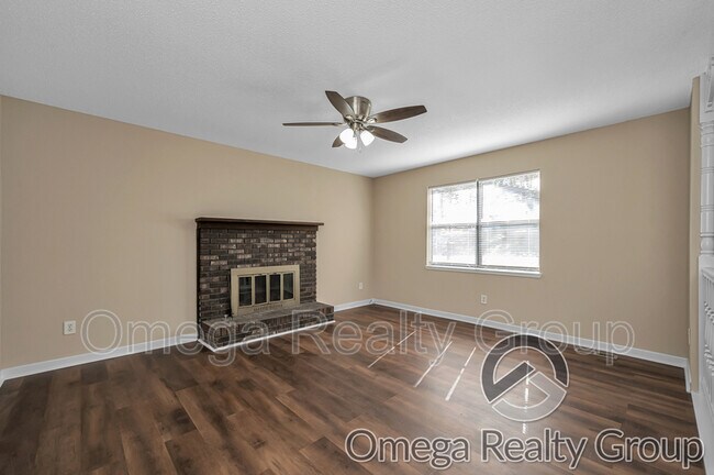 Foto del edificio - 3126 Sleepy Hollow Dr