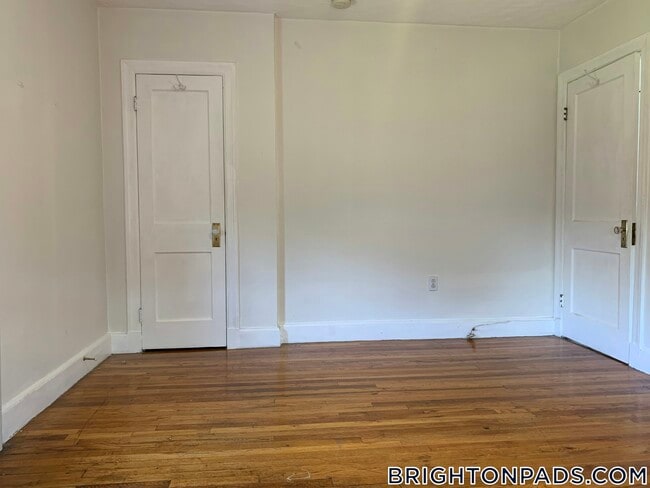 Building Photo - 15 Beechcroft St