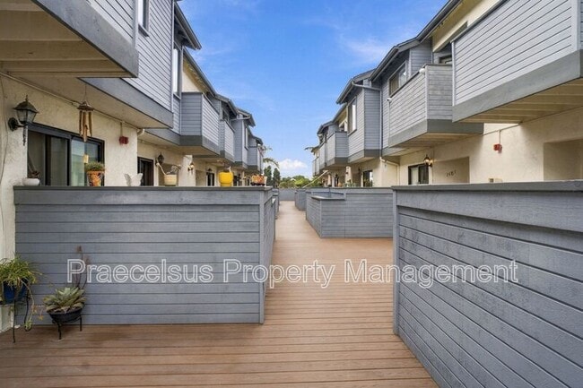 Foto del edificio - 1465 Hemlock Ave