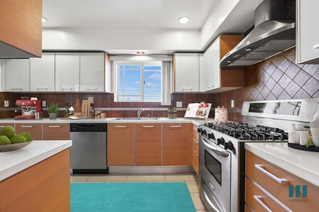 Full-Size Chefs Kitchen with Stainless-Steel Appliances and Ample Cabinet Storage - Brockton Palace by Wiseman