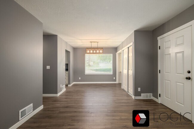 Building Photo - 4050 Porter Ave