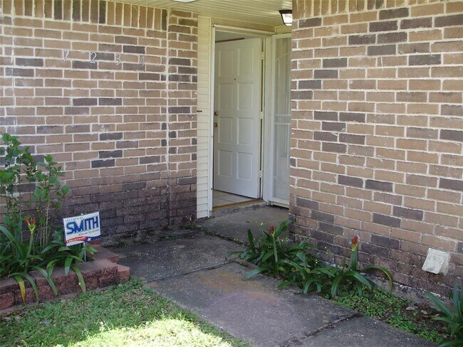 Building Photo - 7234 Barton Oaks Dr