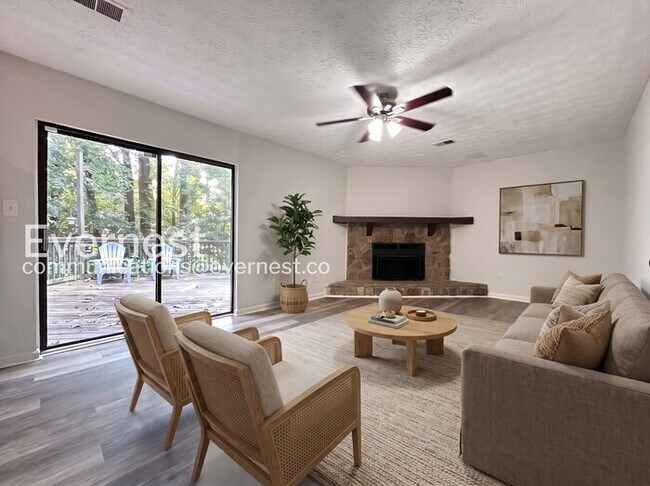 Foto del edificio - 3 Bed/2 Bath Home with Garage / Pet-Friendly / Available Now!