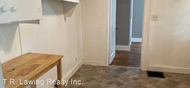 Building Photo - 3 br, 1 bath House - 1520 Kings Road